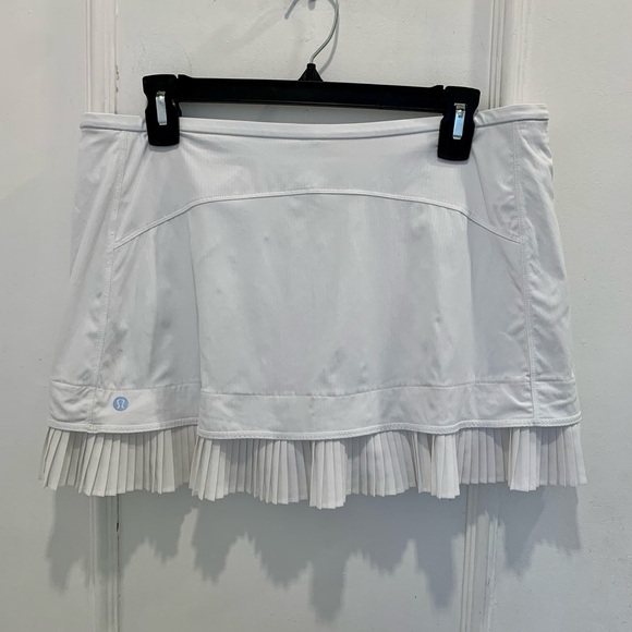 Lululemon City Sky Run By Skirt in white. Size 10 - Picture 5 of 8